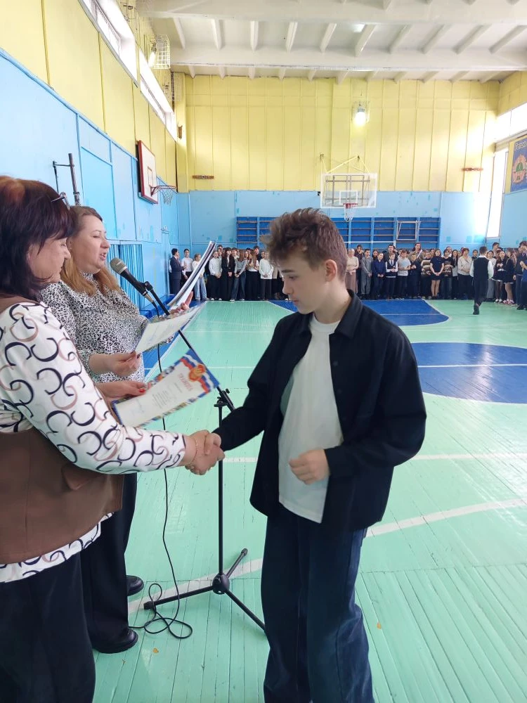 Завершилась самая большая четверть. По традиции, каждая четверть завершается линейкой, на которой ре