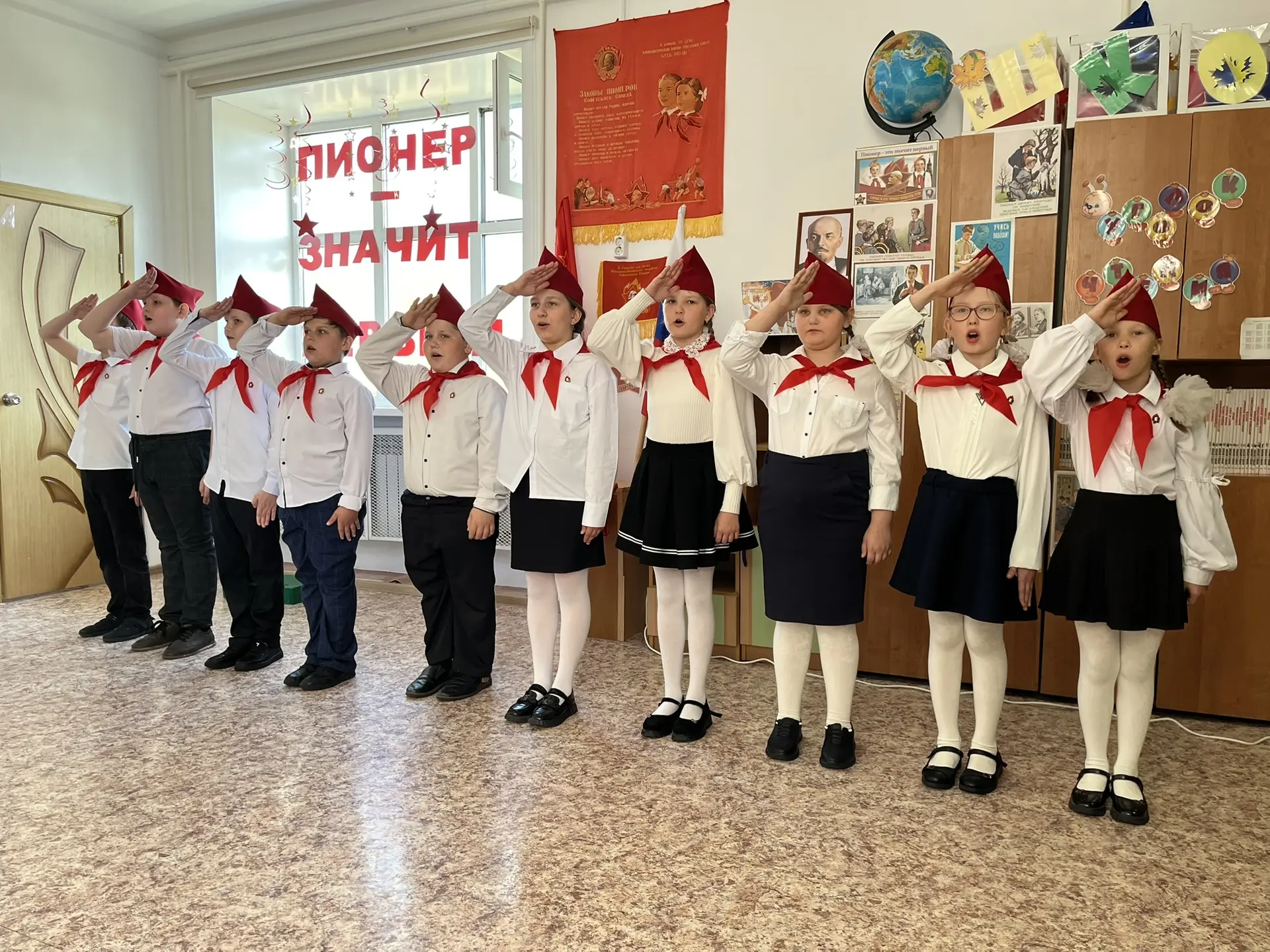 ✨ 19 мая, в День детских общественных объединений и организаций, октябрята нашей школы торжественно 
