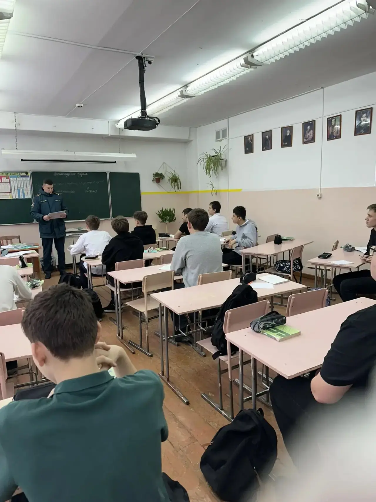 18 февраля в рамках урока профориентации в 9А классе прошла беседа "Основные этапы поступления в ВУЗ