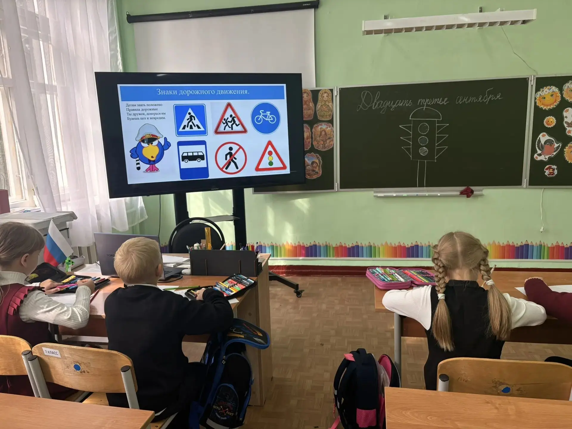 1 октября для учеников 1 класса в группе продлённого дня  прошло занятие по правилам до...