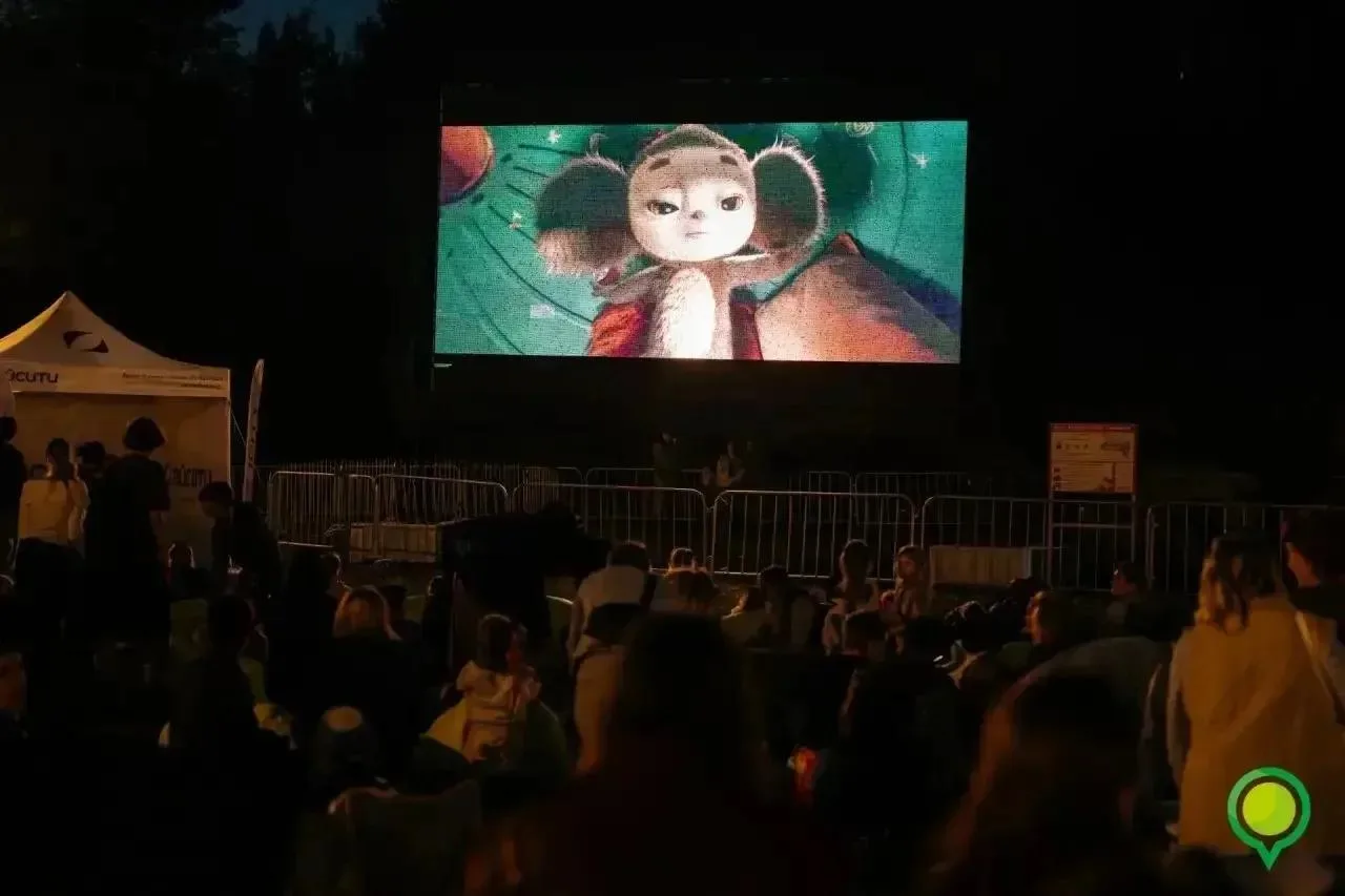 🎬«Ночь кино» в Липецке побила исторический рекорд: 73 площадки и более 11 тысяч зрителей.