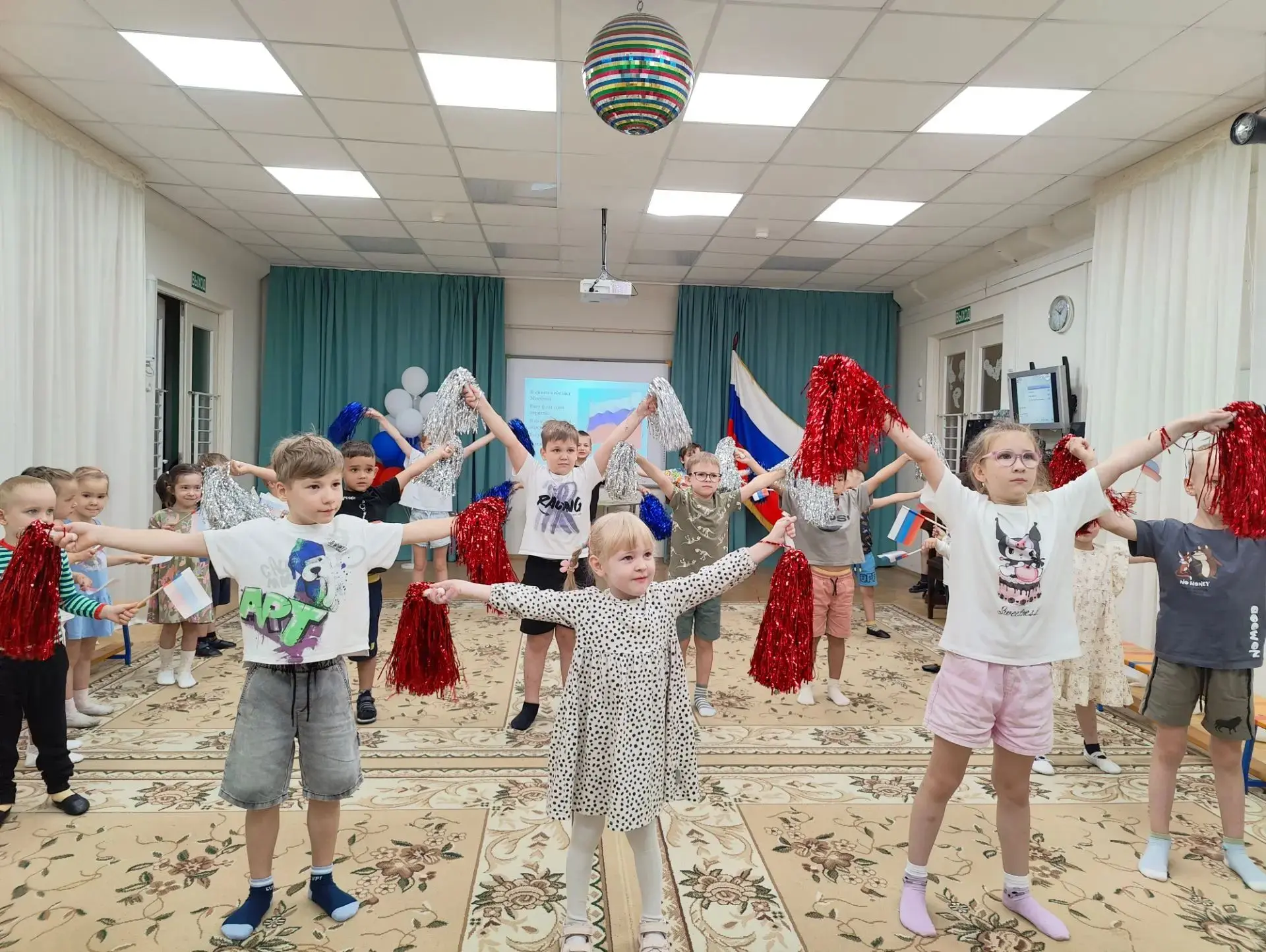 22 августа в России отмечают День Государственного флага. В нашем дошкольном отделении ...