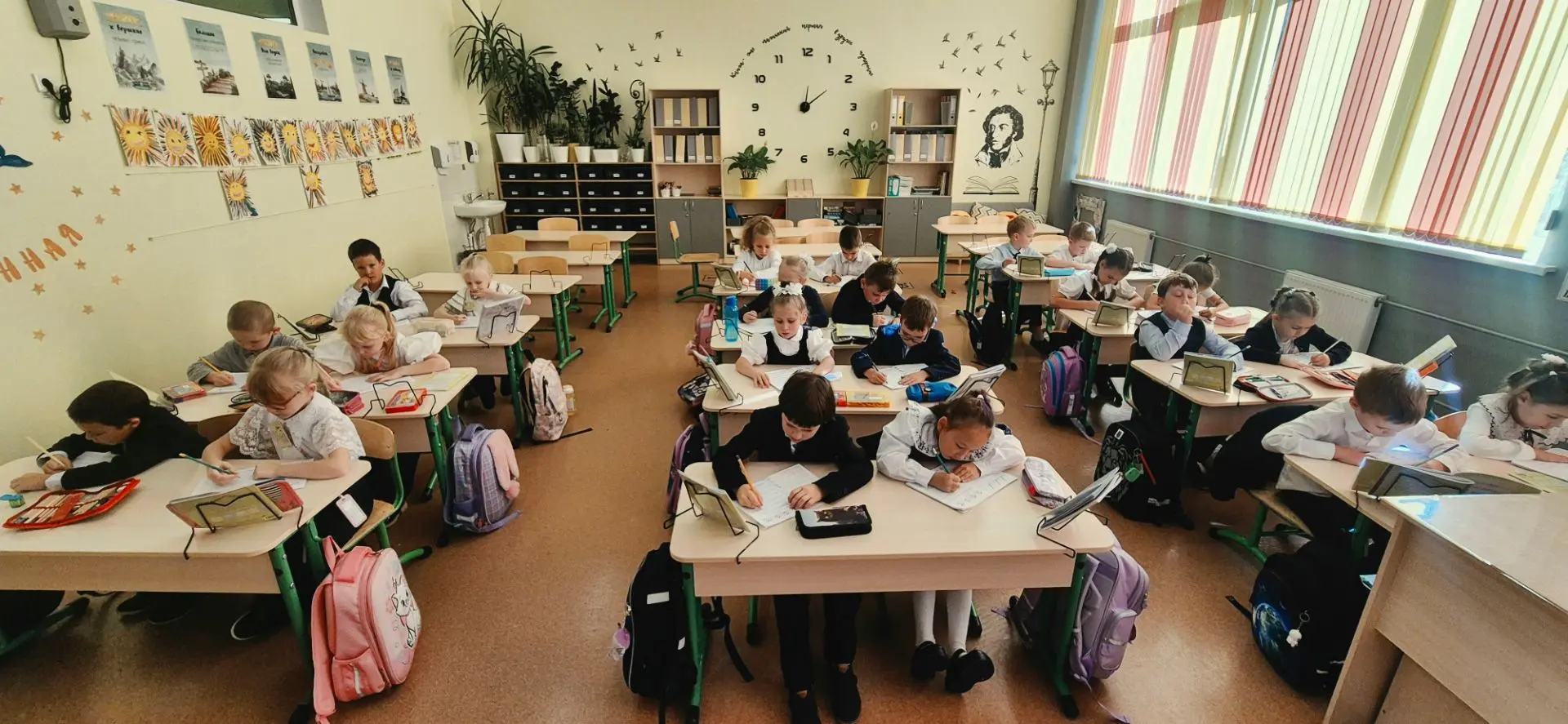 Две учебные недели пролетели незаметно. Кажется, только вчера мы стояли на торжественно...