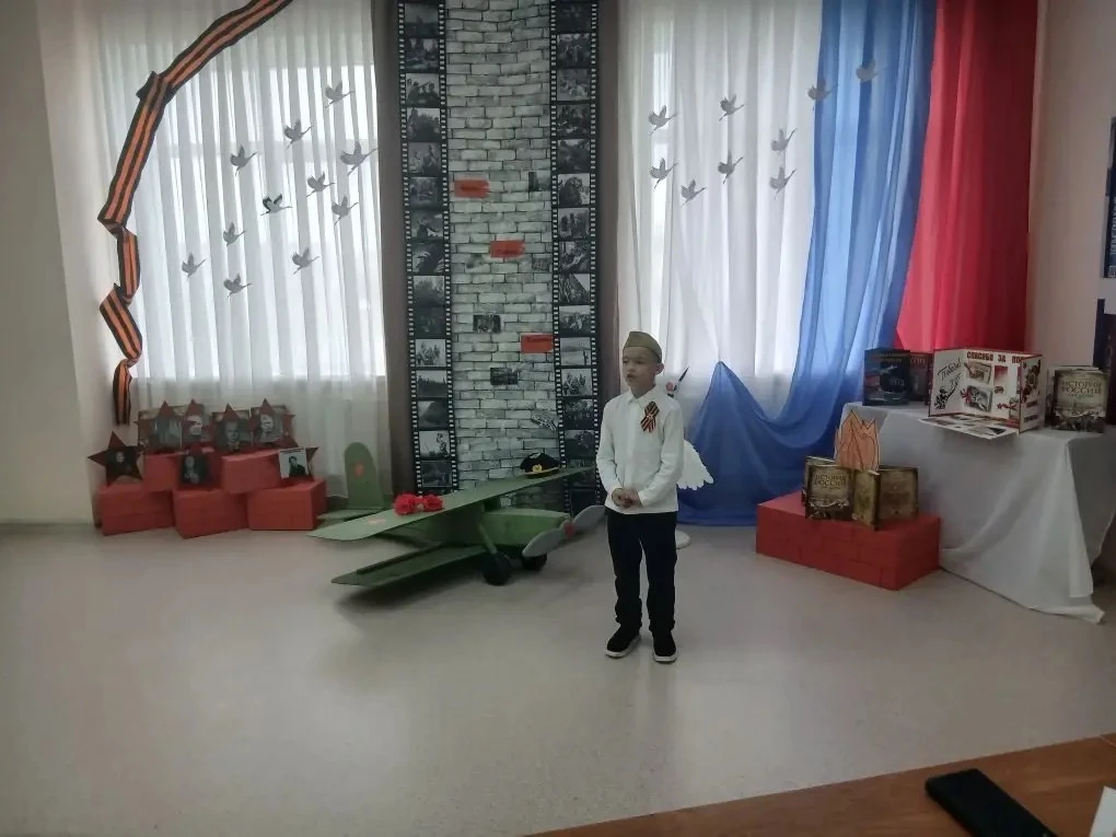 🕊️ «Строка, оборванная войной…» — конкурс чтецов к Дню Победы  29 апреля, в преддверии великого праз