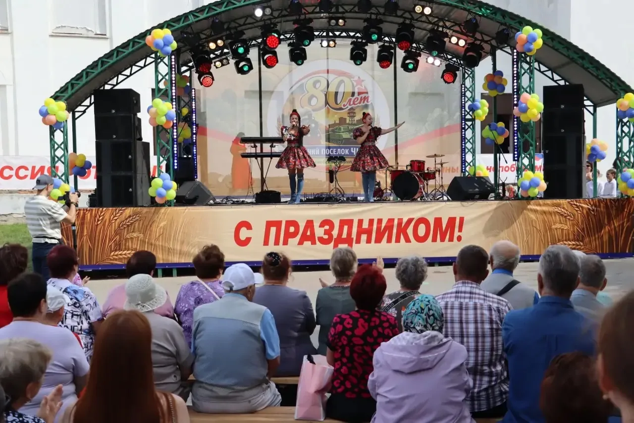 🎉Рабочий посёлок Чик отметил 80-летний юбилей!
⁣
Жителей поздравили Глава Коченевского района Евген