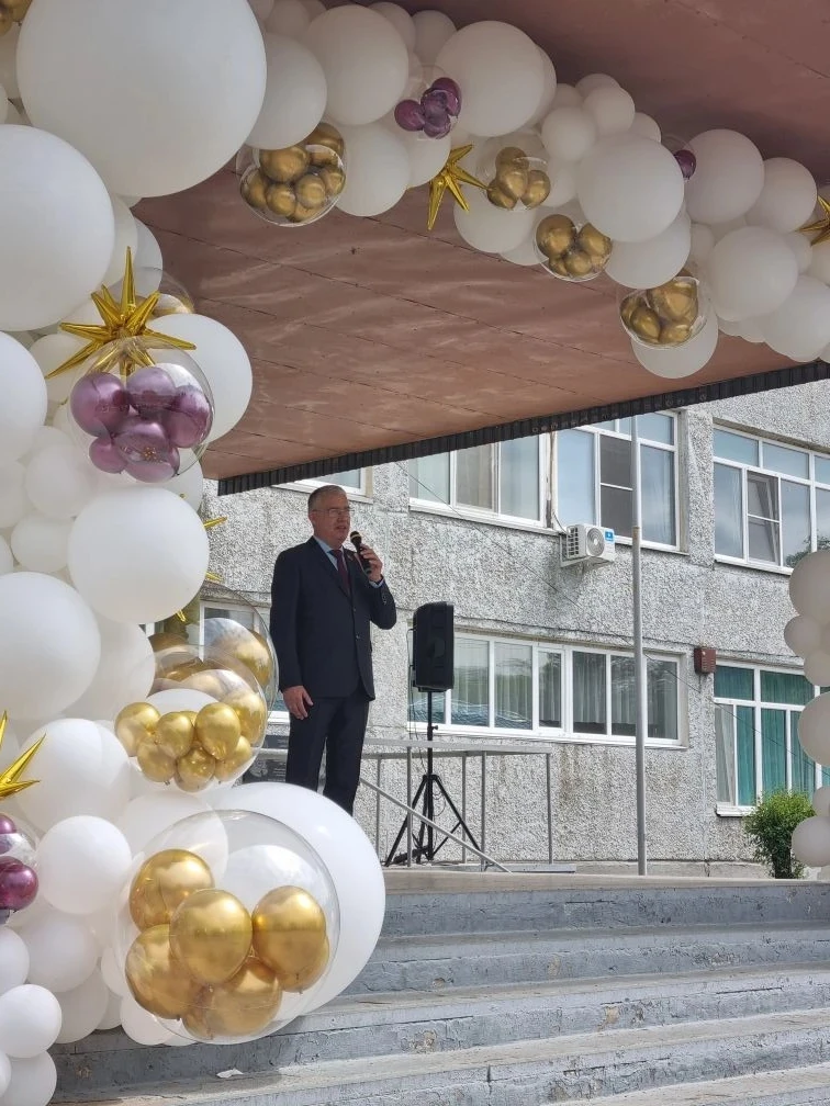 Сегодня в школах Дальнереченска прозвучал «Последний звонок». Этот трогательный праздни...