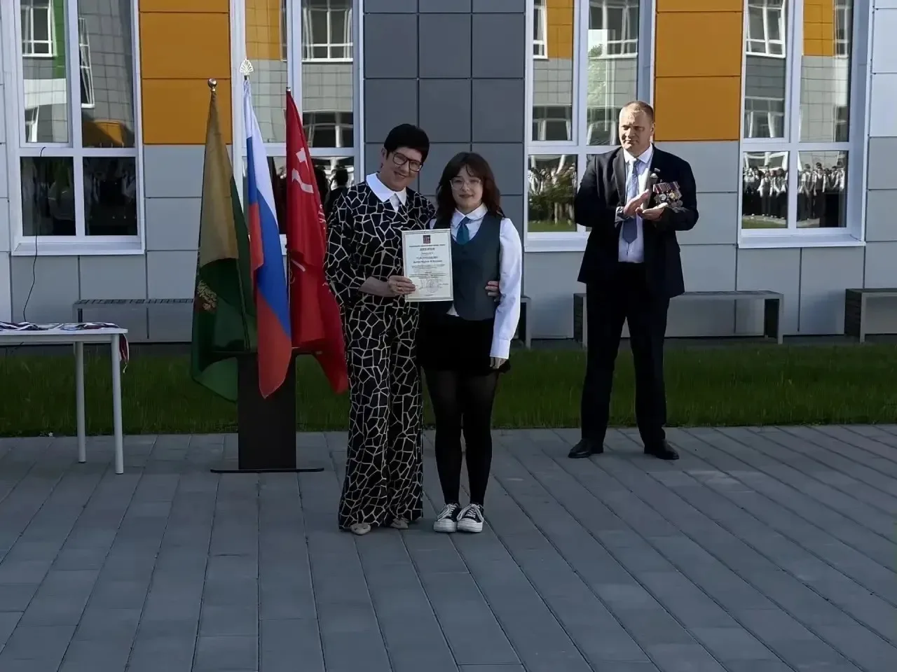 Традиционные «Разговоры о важном» сегодня начались с минуты молчания в память о детях, погибших в хо