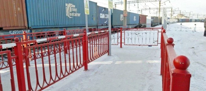 НАПОМИНАЕМ О БЕЗОПАСНОСТИ НА ЖЕЛЕЗНОЙ ДОРОГЕ  📌Подписывайтесь на наши социальные сети, чтобы быть в 