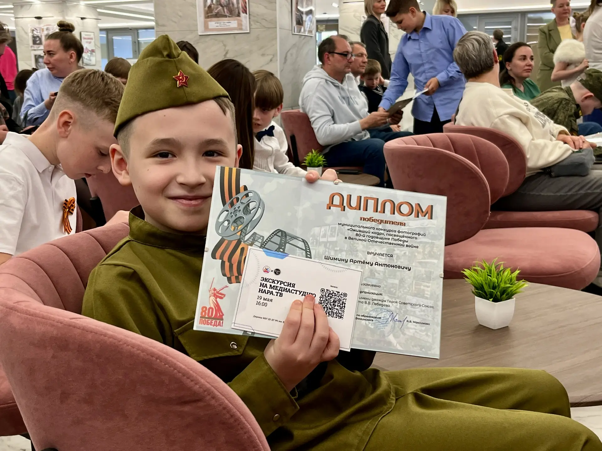 «В сорок лет жизнь только начинается!» -  шутят сотрудники Центрального дворца культуры «Звезда». Но
