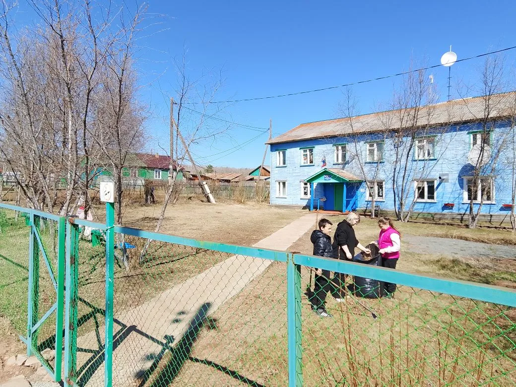 Солнечный субботник — двойная радость! ☀️
Сегодня погода подарила  нам ясное небо и тёплое  солнце, 