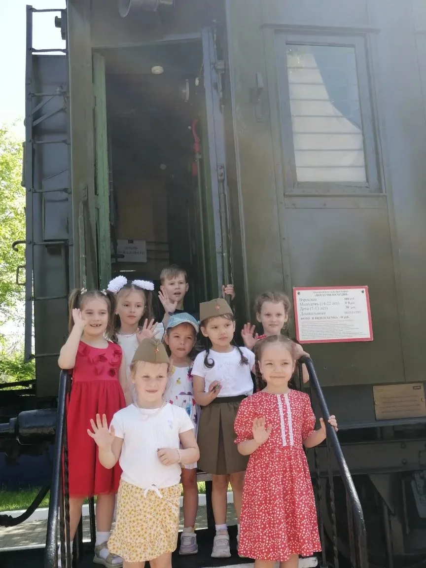 🚂 Сегодня дети, родители и воспитатель группы "Дом Затейников"  отправились на увлекат...