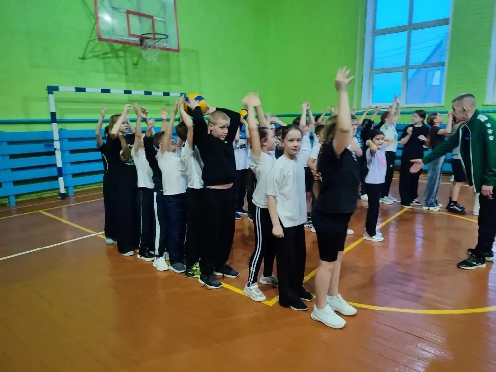 🎉 В нашей начальной школе для учащихся 2, 3 и 4 классов прошли веселые старты, посвященные Дню защит