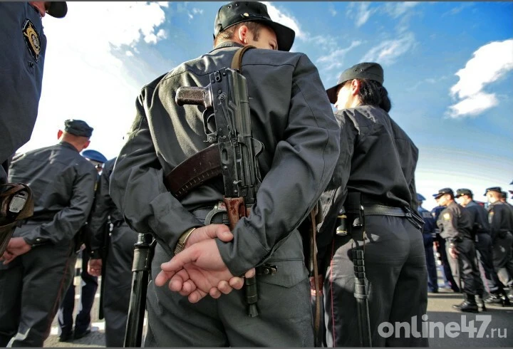 Мужчину, устроившего стрельбу с балкона жилого дома, задержали в Пушкине

В Пушкинском районе Санкт-