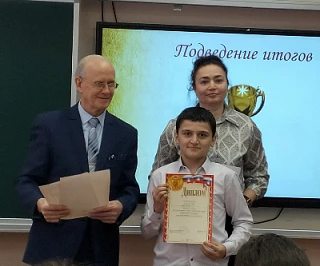 “Предмет математики настолько серьёзен, что полезно не упускать случаев делать его немного занимател