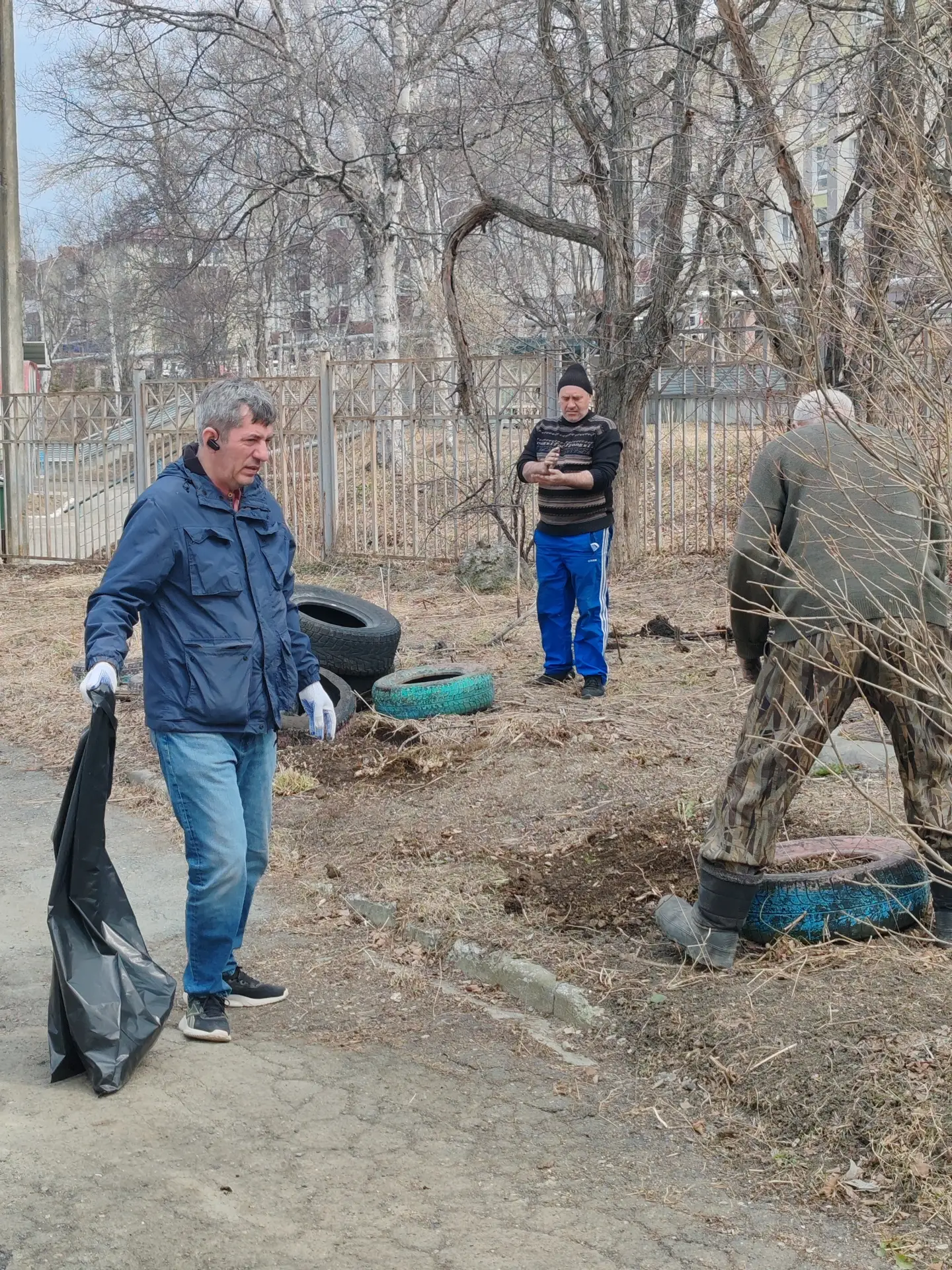 17.04.2026 г. сотрудники МУП "Тепло" приняли участие в месячнике по санитарной очистке ...