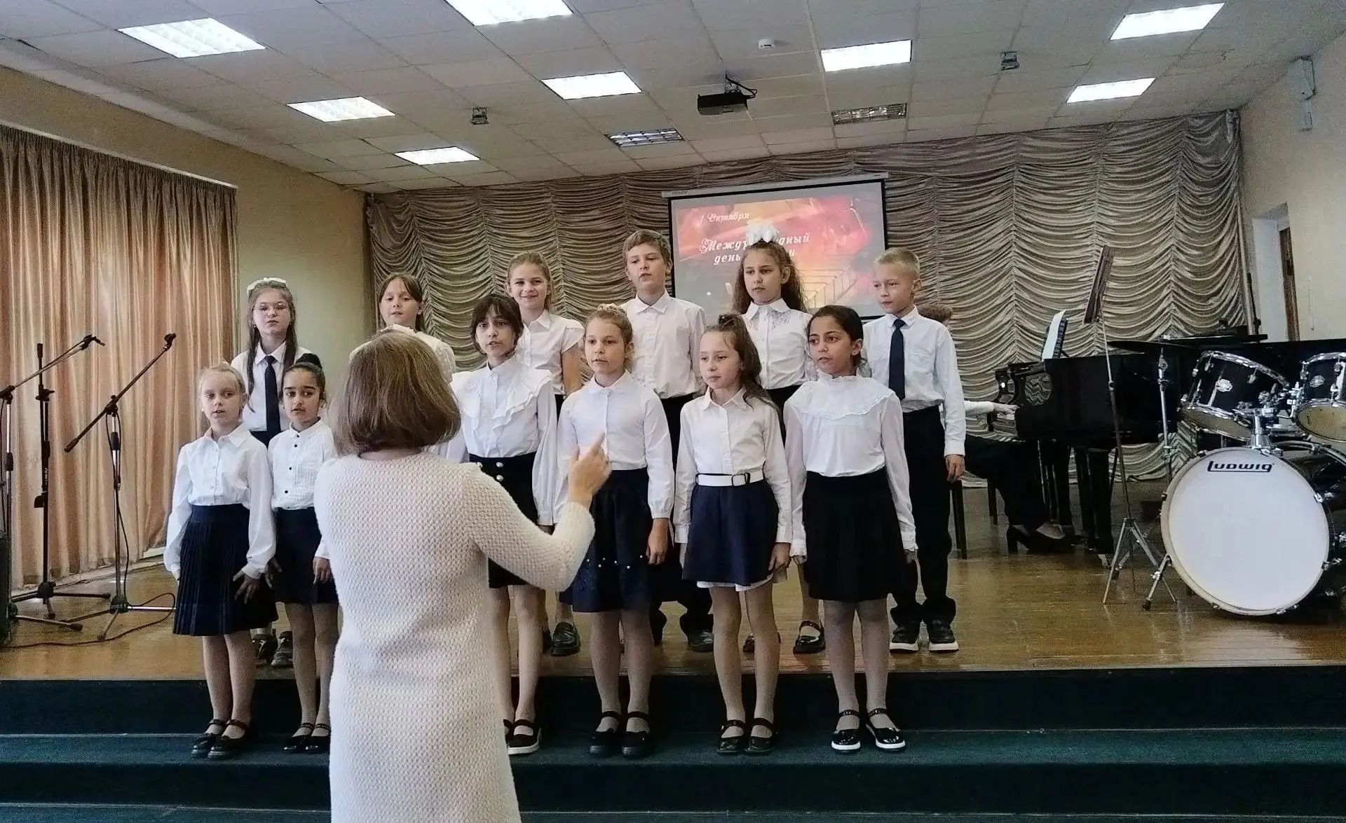 🎼 «Учителю музыки — низкий поклон»: в Вязьме состоялся праздничный концерт