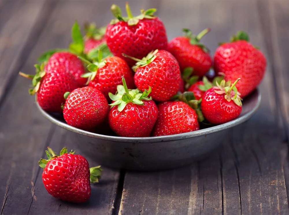 🍓Если срывать клубнику с ножкой, то она сохранится гораздо дольше.