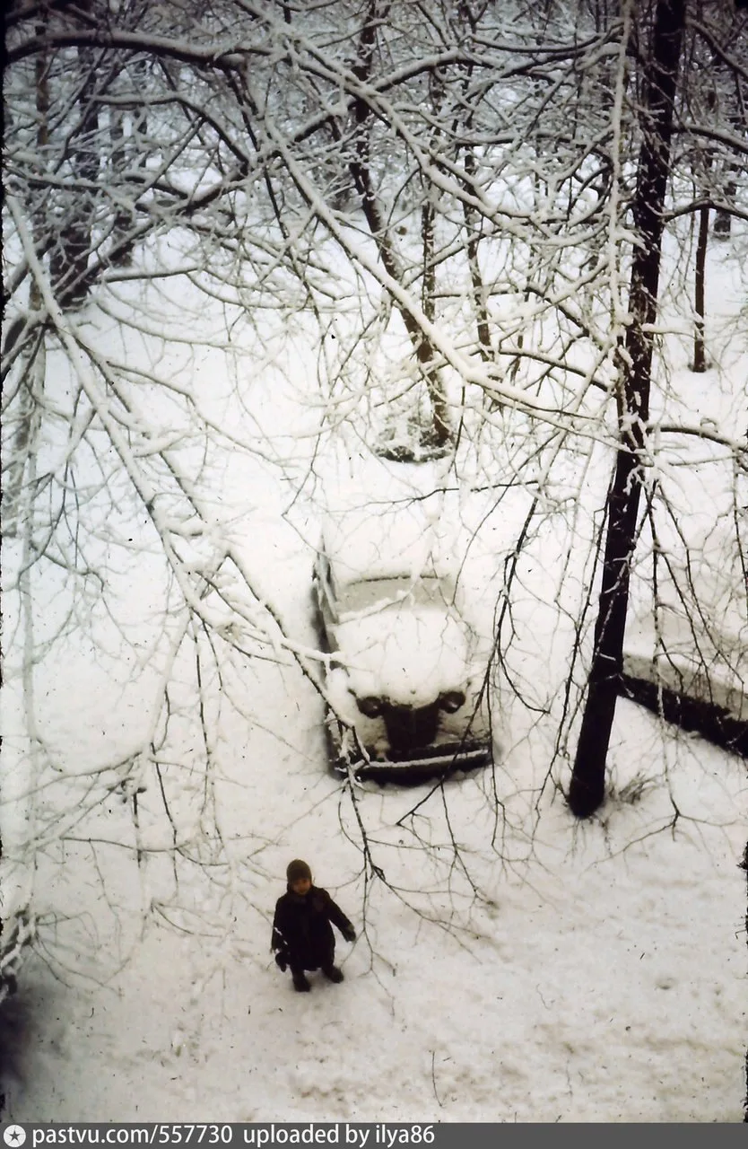 Во дворе зимой