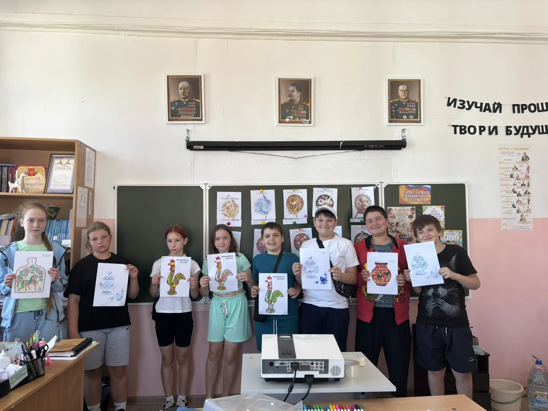 🎉 В 4 отряде прошло мероприятие, посвящённое Дню народных промыслов!

Ребята погрузились в мир трад