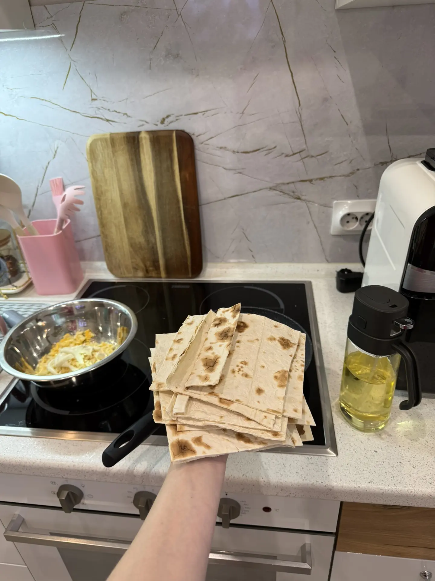 Рулетики в лаваше 🥰  Между прочим:низкокалорийный и белковый вариант (сытно) 🧀  Берем: *лаваш *сыр *