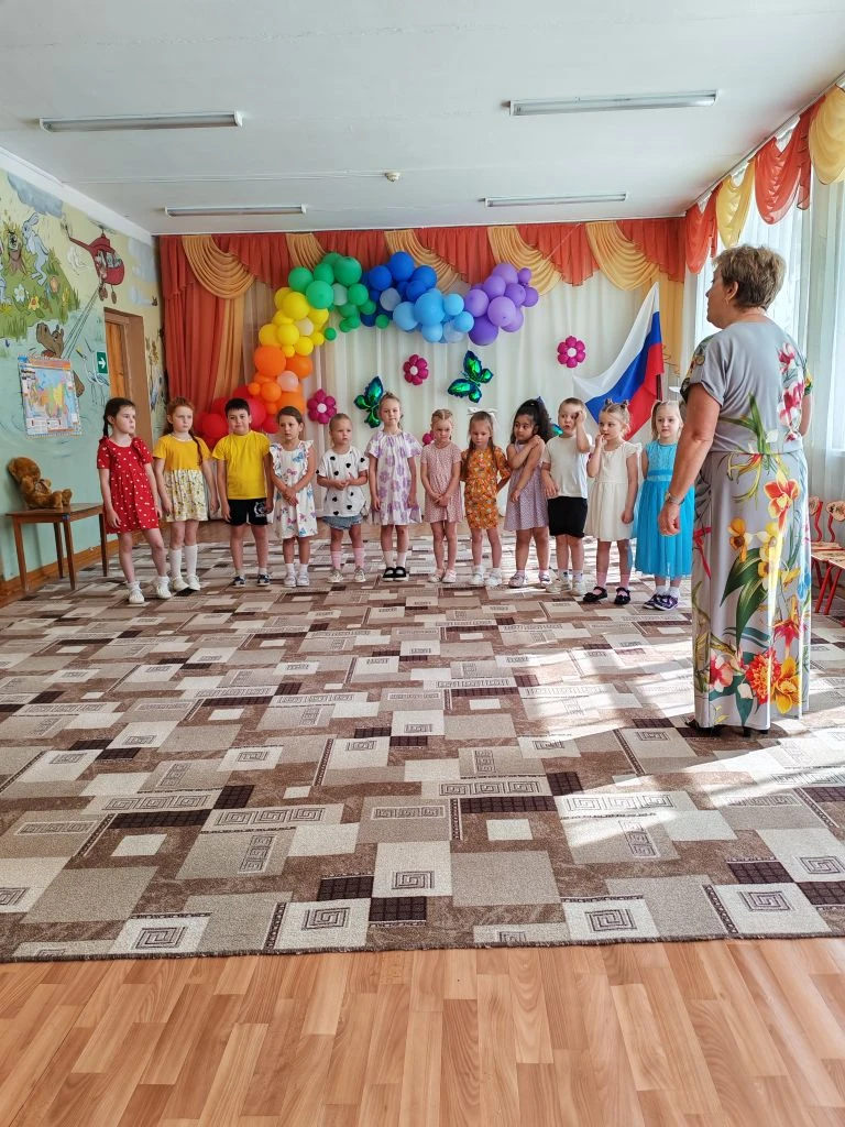 С Днём России! 🇷🇺

В нашем детском саду прошёл настоящий праздник любви к Родине! Ребята с гордост