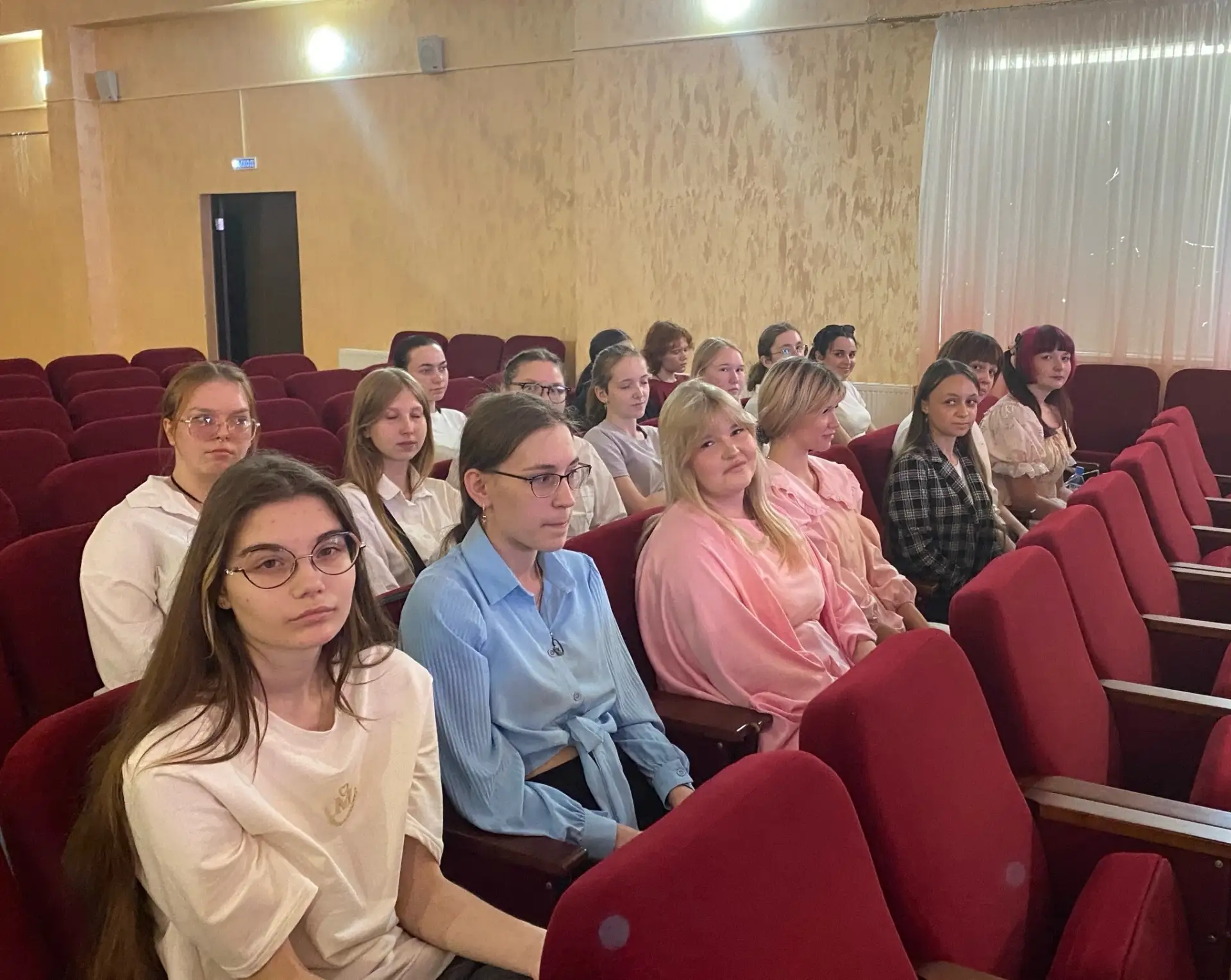 Студенты группы 1д специальности 44.02.01 Дошкольное образование побывали на спектакле «Приключение 