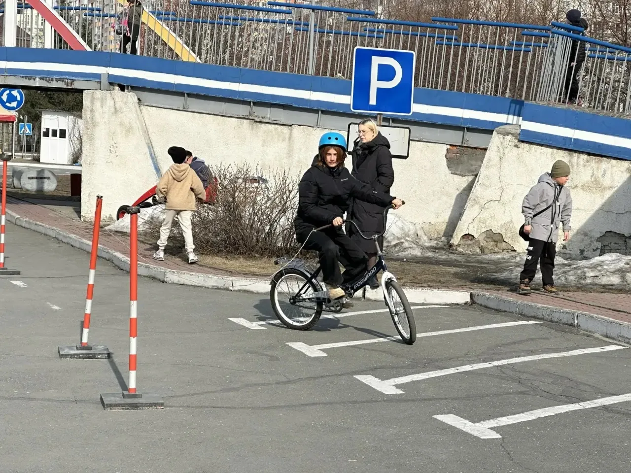 Сегодня команда нашей школы приняла участие в конкурсе «Безопасное колесо — 2026». Ребята прошли три