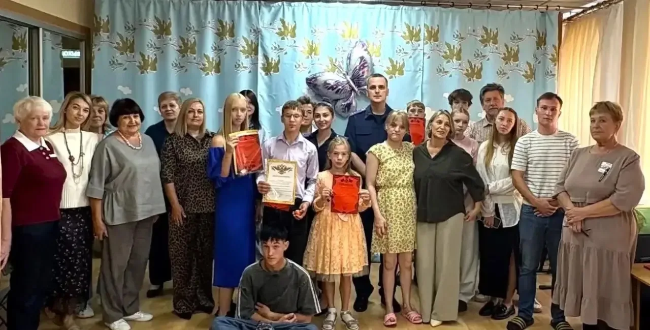 В Барнауле следователи СК и сотрудники полиции провели для воспитанников детского дома ...