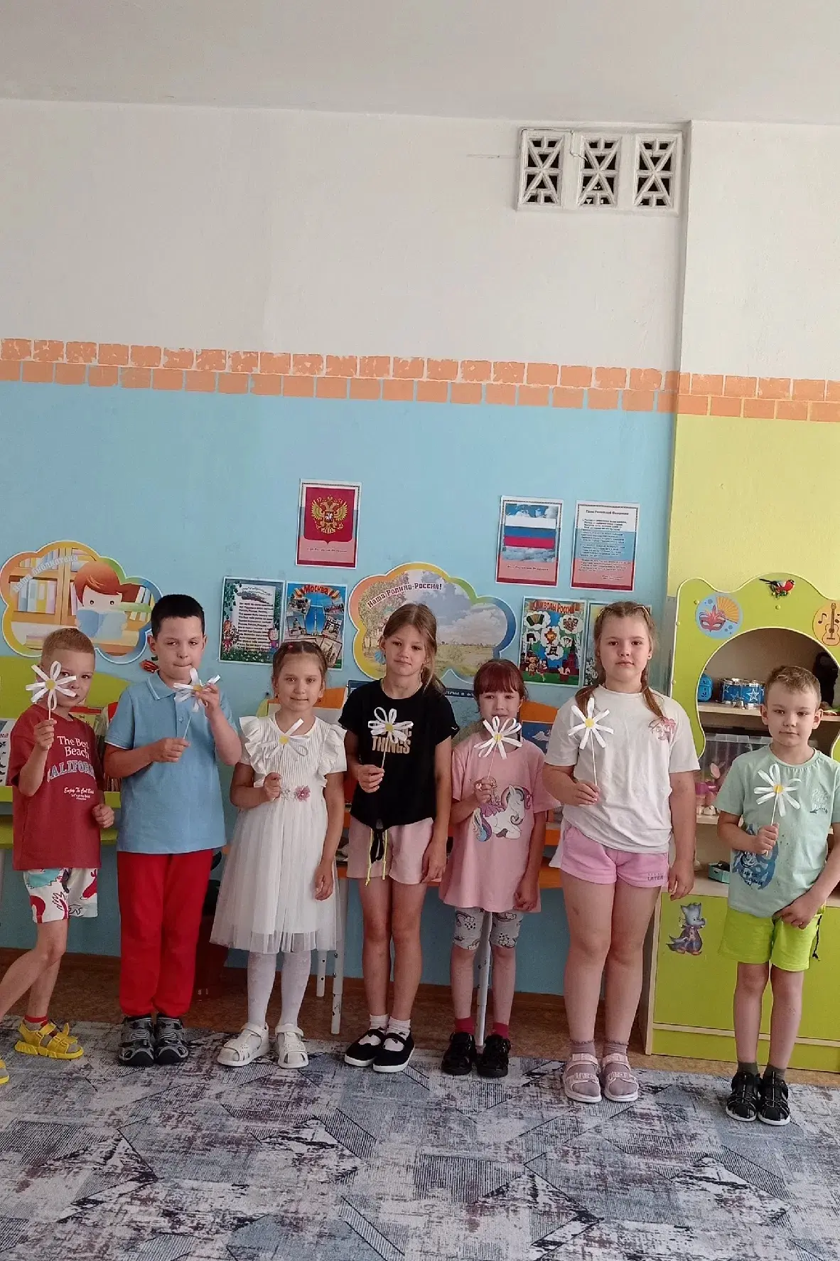 Основа основ - родительский дом
В семейном кругу мы с вами растём. 
Именно о семье говорили мы с дет