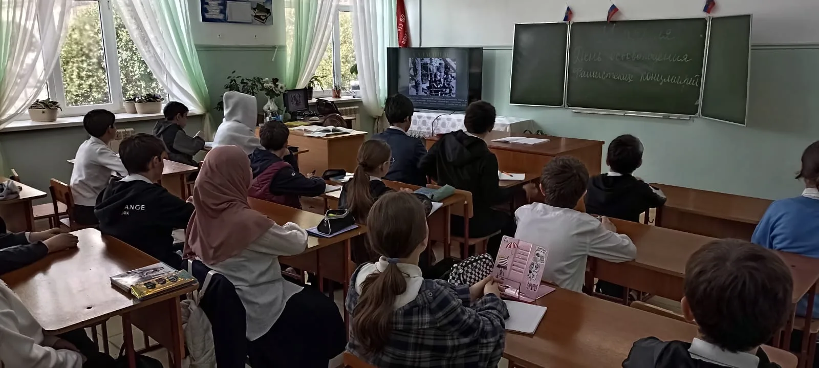🕯 СТРАНИЦЫ СТРАШНЫЕ ЛИСТАЯ…, классный час ко Дню памяти жертв геноцида советского народа был проведе