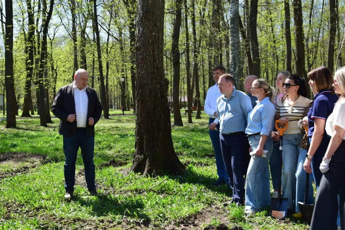 "Бизнес-журнал" возместил природе потраченную бумагу собственной аллеей в честь Дня рож...