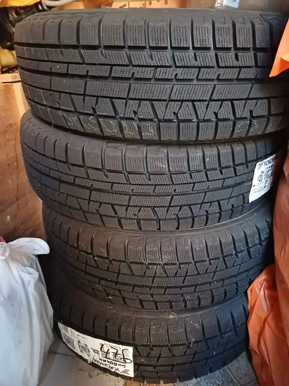 Продам новую зимнюю не шипованную резину комплект 4 шт. размер: 185/65R15.  88Q. G50   ...