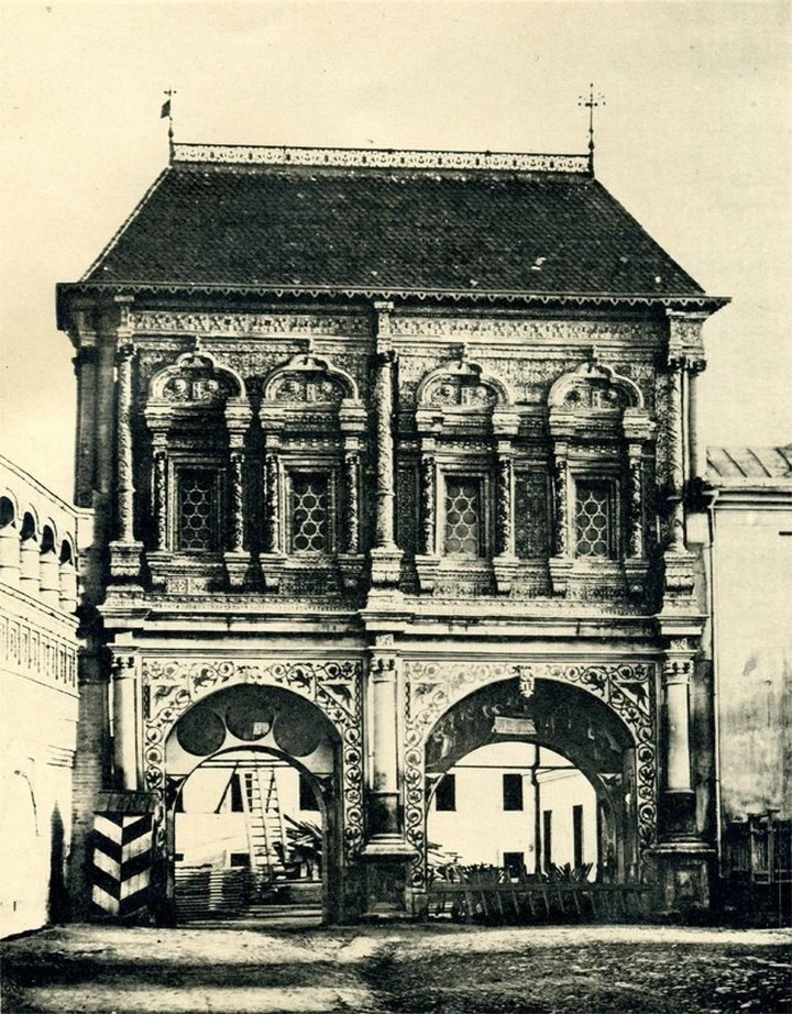 Крутицкий терем со Святыми воротами. Крутицкое подворье, Москва. 1896 г.