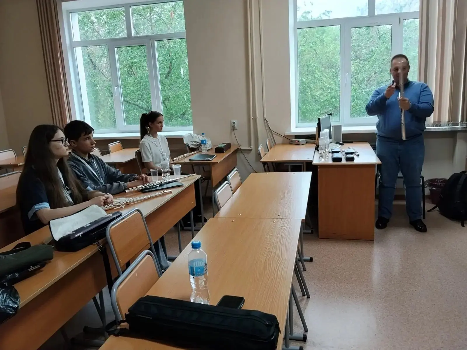 «ВИВАТ, АМУР!»: восемь наших учеников выступили в сводном оркестре

✨С 4 по 7 июня в рамках Междунар