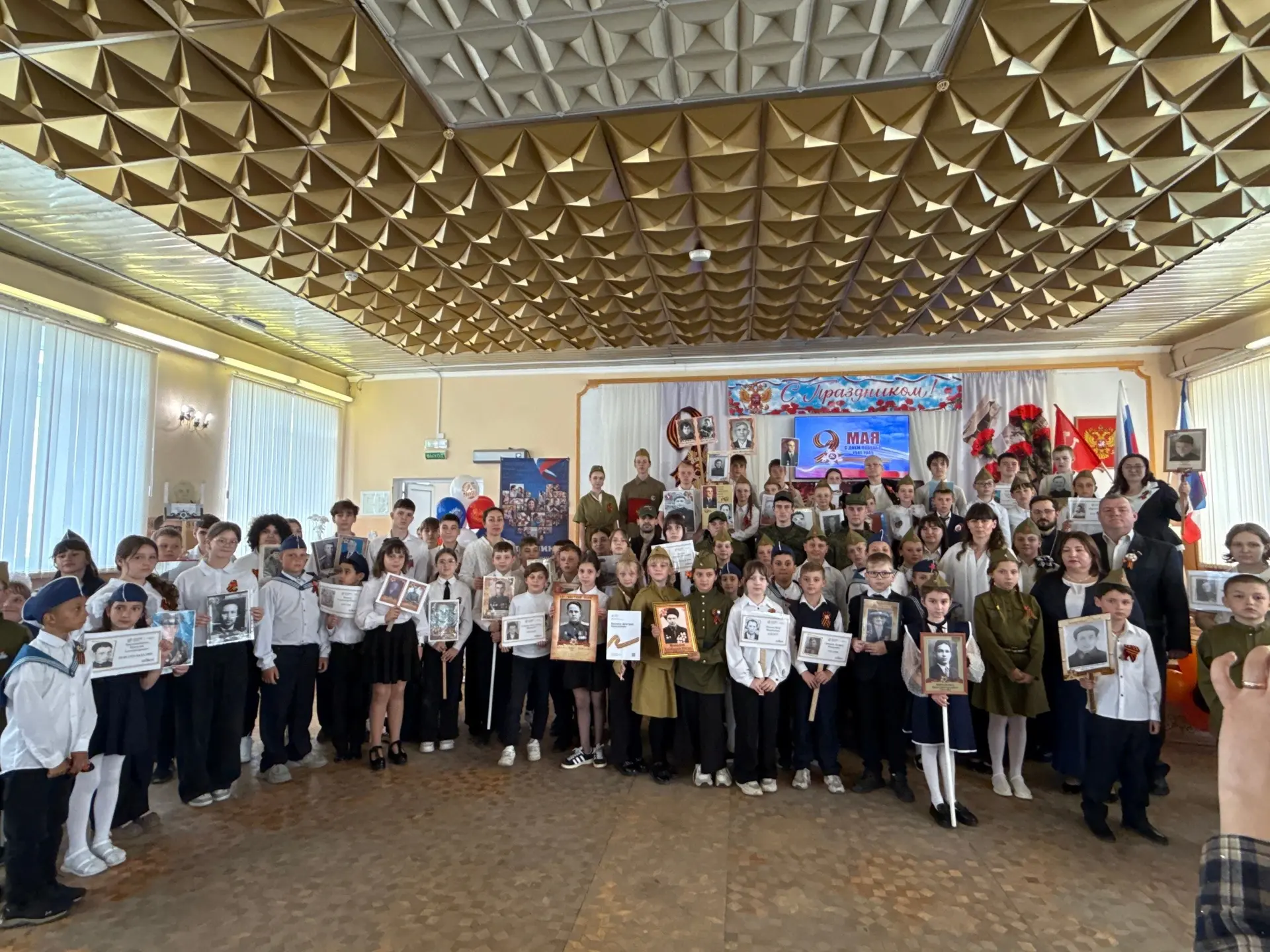 🎗️"Бессмертный полк: Герои рядом с нами"🎗️

🎖️Сегодня в МБОУ «СОШ №26 им. М. Т. Калашникова» г. С
