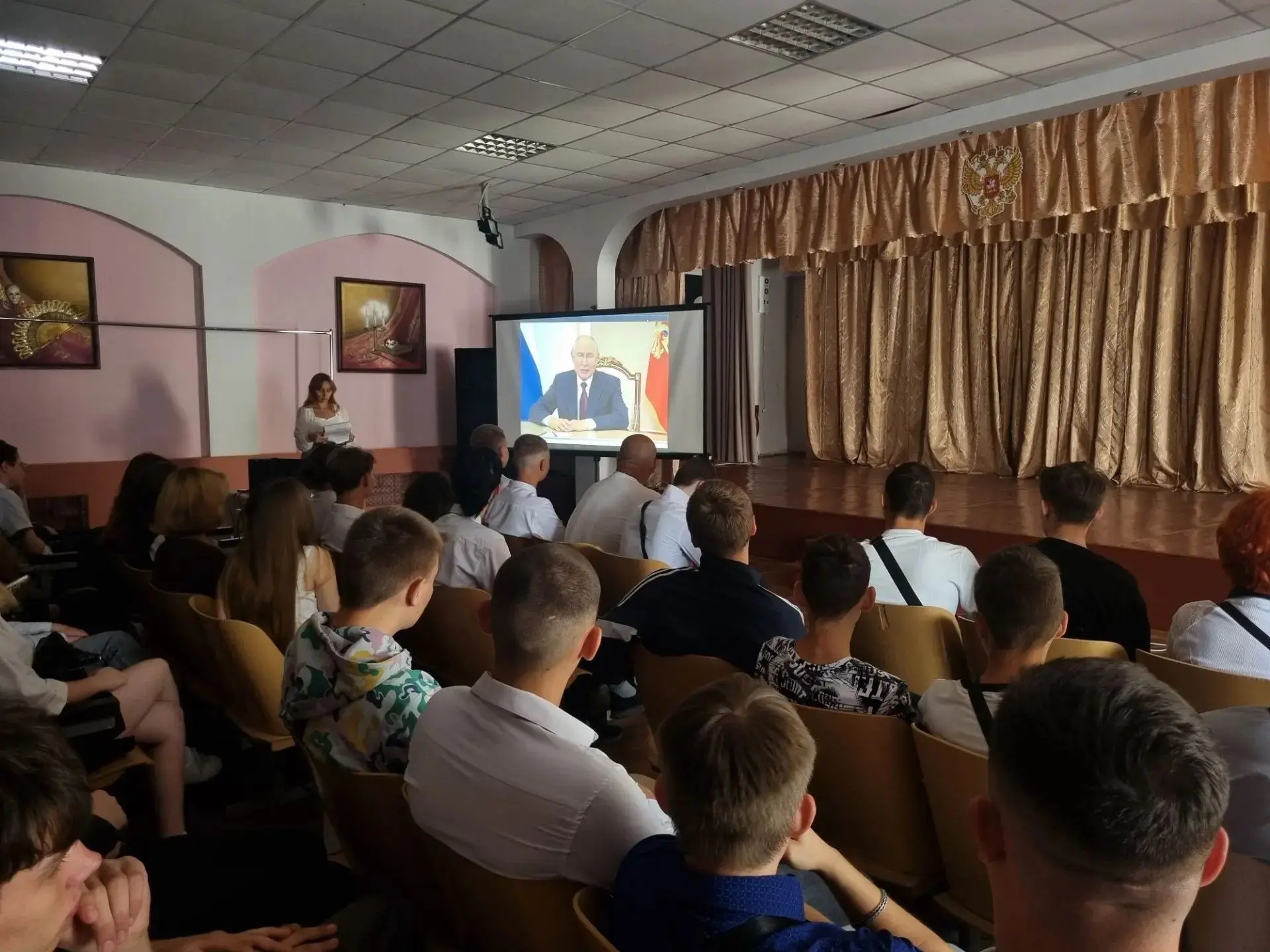 Торжественный старт: в ГБПОО ЛНР «ЛХПК» состоялся День знаний!