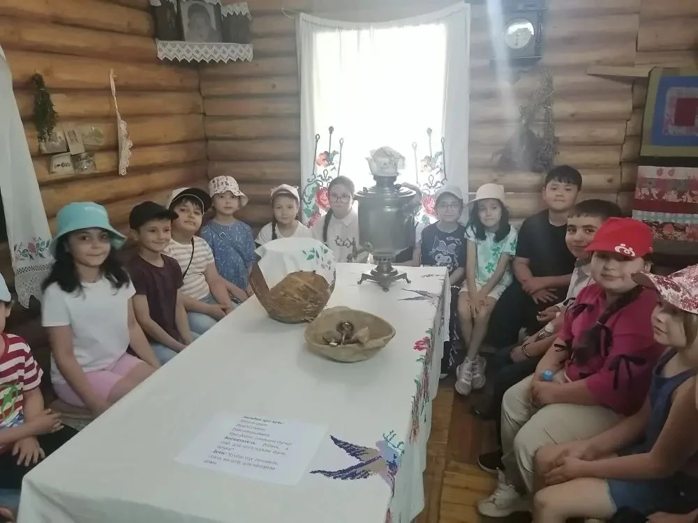 Сегодня ученики 1 и 2 класса побывали на экскурсии в краеведческом музеи г. Петушки. Не...