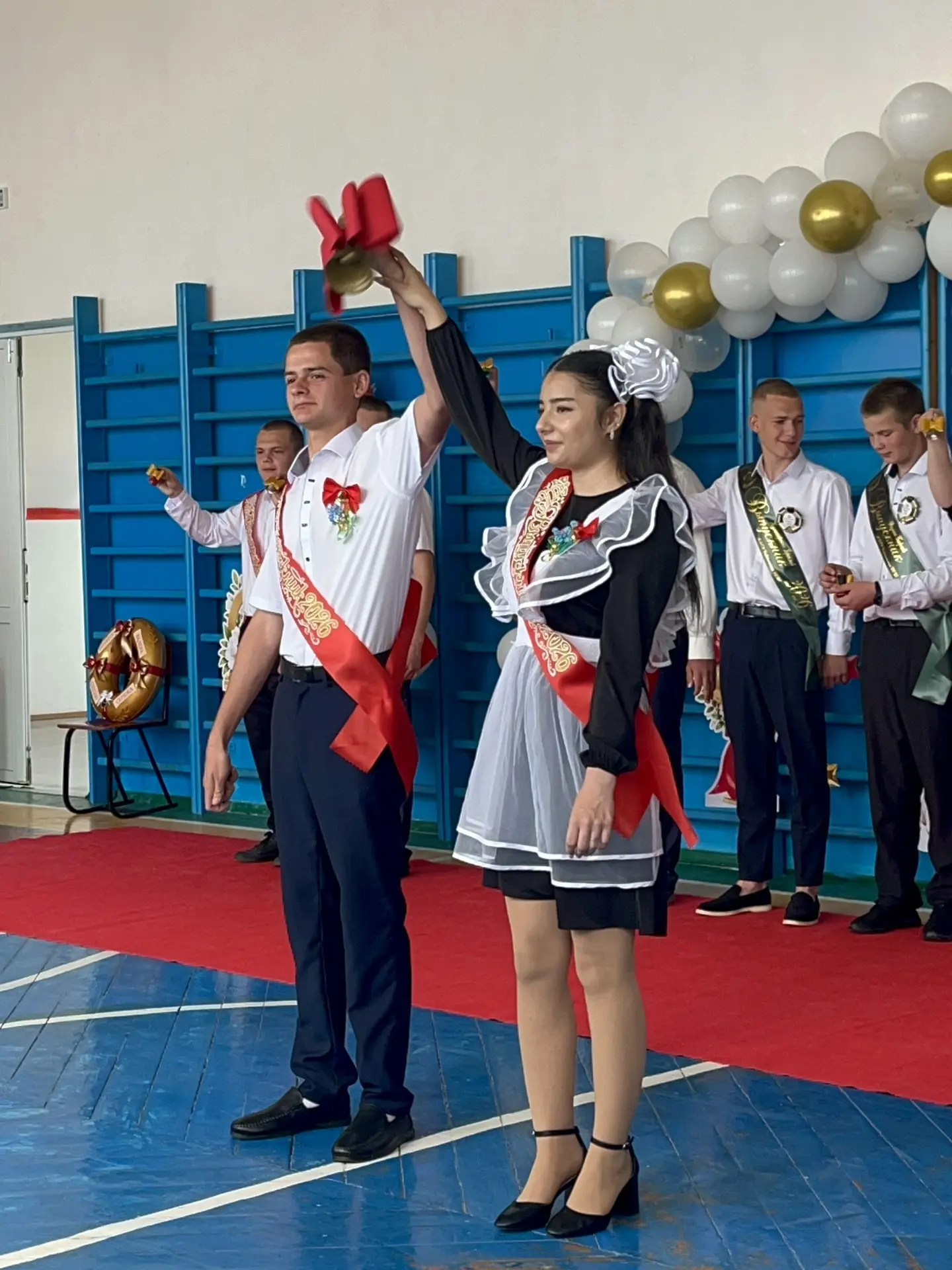 🎓 Прозвенел последний школьный звонок для наших выпускников 9 и 11 классов!🔔