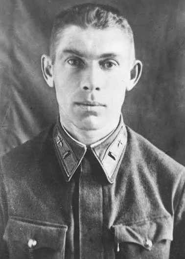 📚 Подвиг Николая Францевича Гастелло 💥✈️  Николай Францевич Гастелло (1907–1941) — легендарный совет