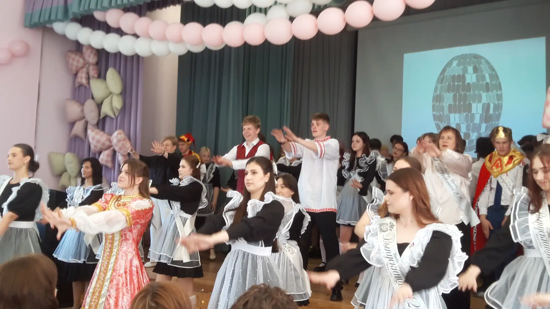 🌟В нашей школе для одиннадцатиклассников прозвучал последний школьный звонок.