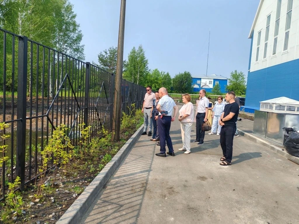 Вместе с администрацией города председатель городского Совета Вальшина Забира Ахтямовна и депутат Ле