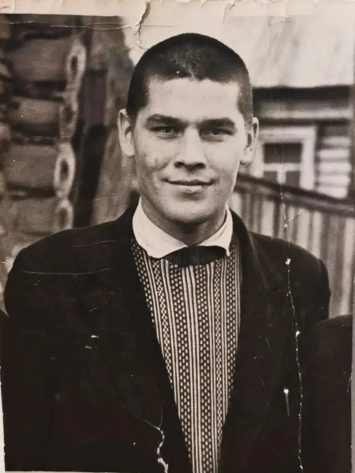 Карендәшебез Александр Кузьмин шигырьләре📖