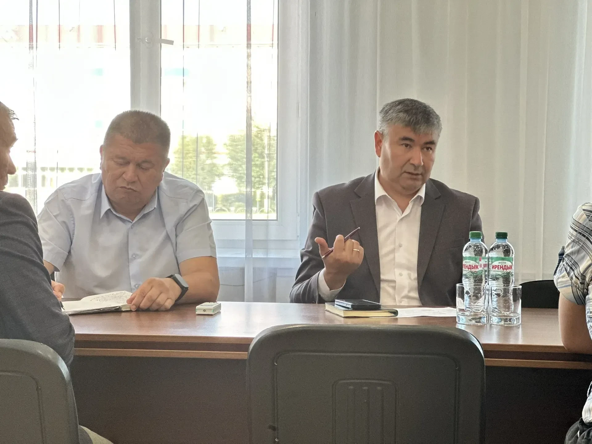 Провёл очередной приём граждан по личным вопросам.