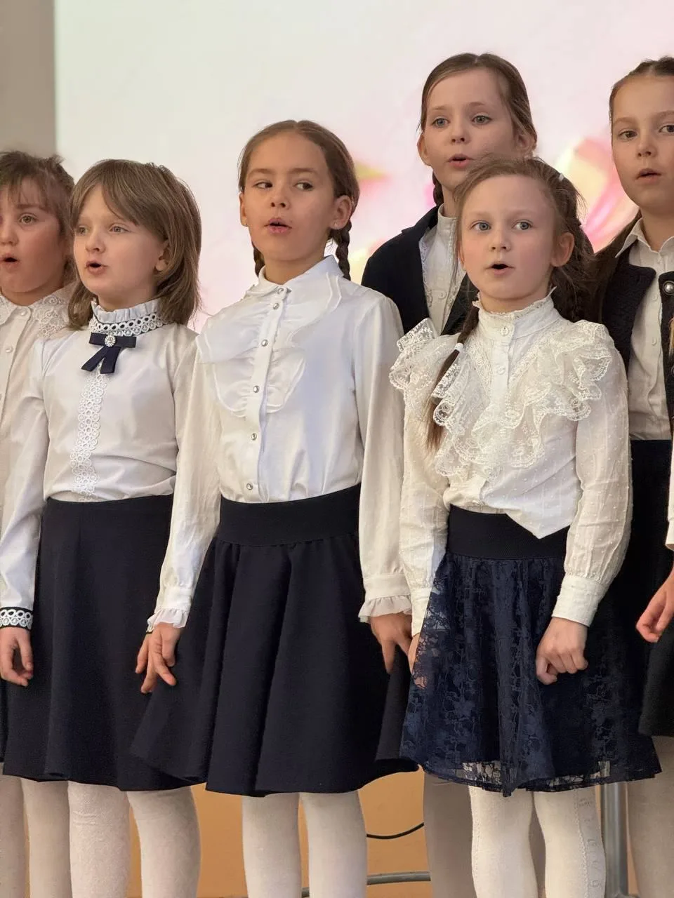 МЕЖДУНАРОДНЫЙ ЖЕНСКИЙ ДЕНЬ В ГИМНАЗИИ🌸💃  В пятницу  в гимназии отметили 8 Марта. Мальчики каждого кл