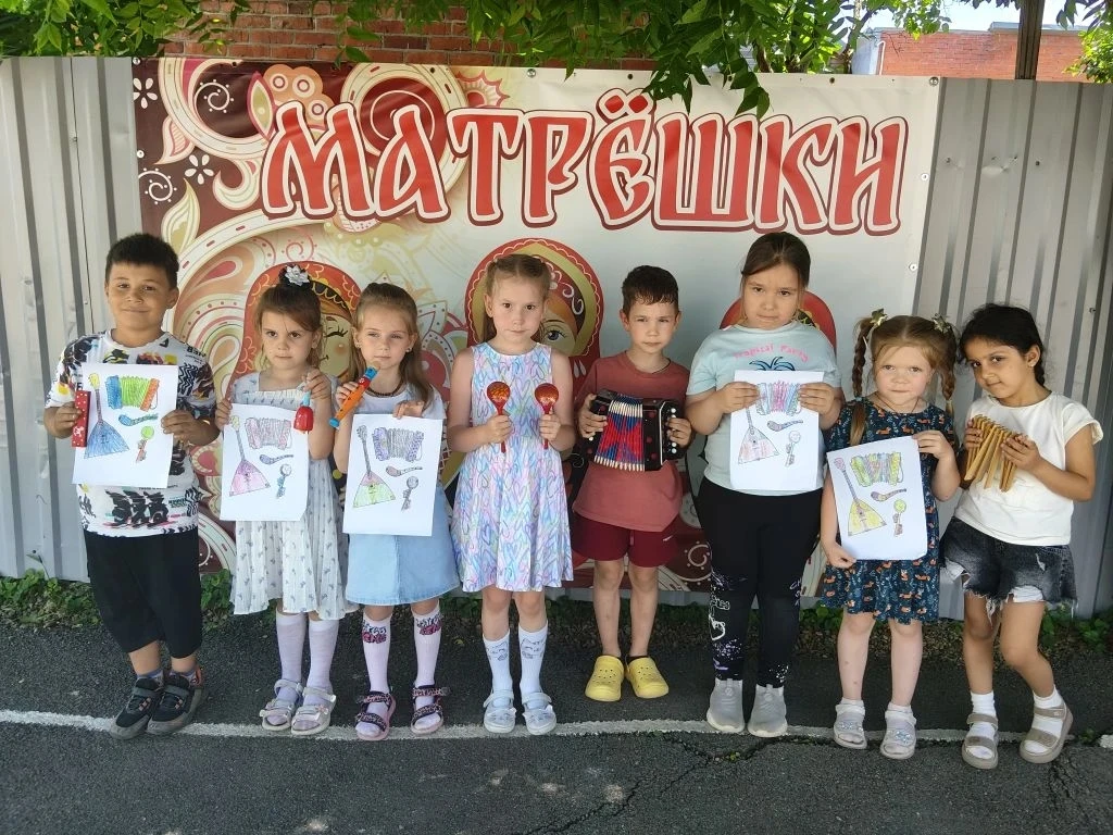 В группе "Матрешки" вспоминали русские народные музыкальные инструменты. Познакомились с музыкалоным