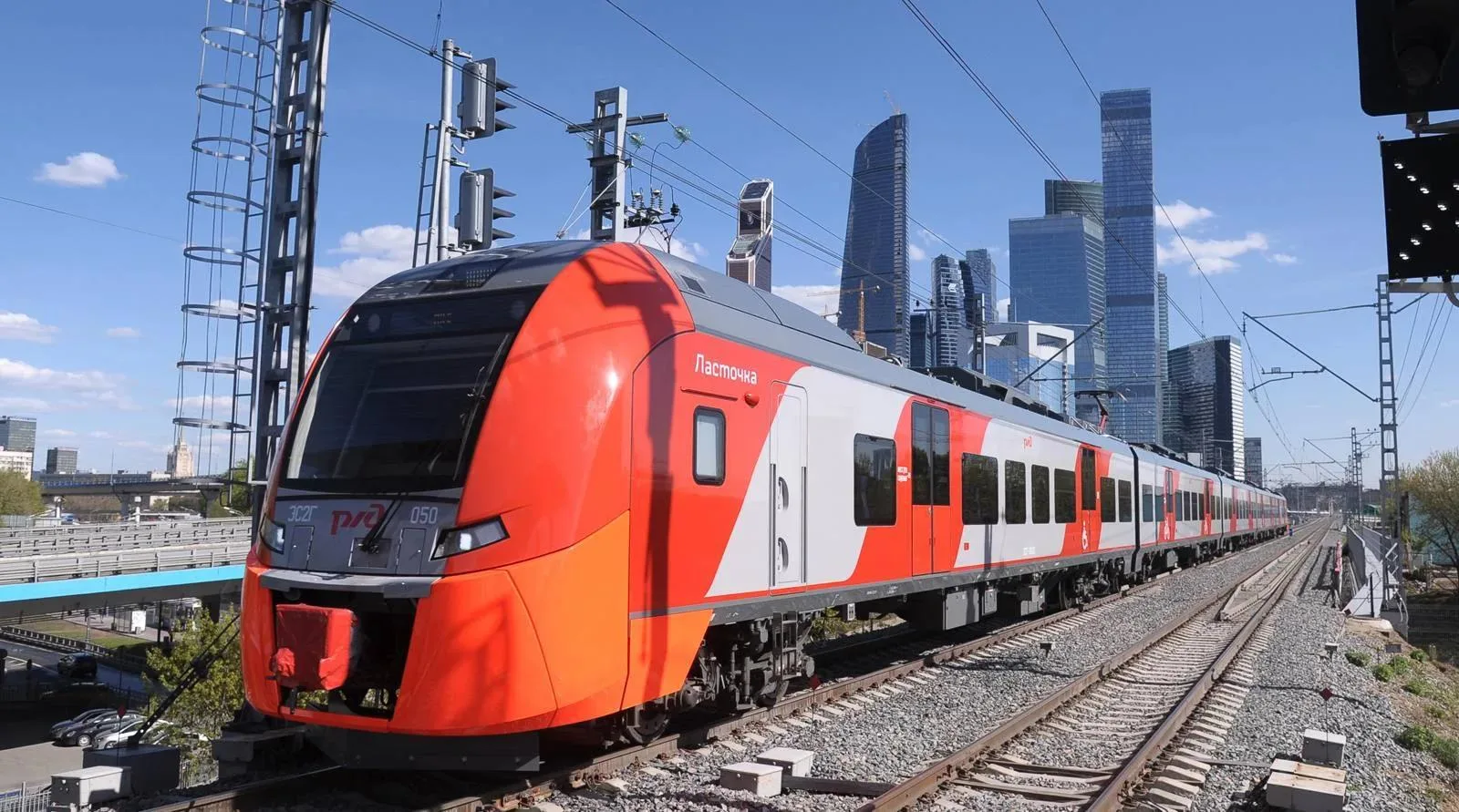 🚊 РЖД назначили дополнительные «Ласточки» между Москвой и Санкт-Петербургом на 19–20 июня.

Из Моск