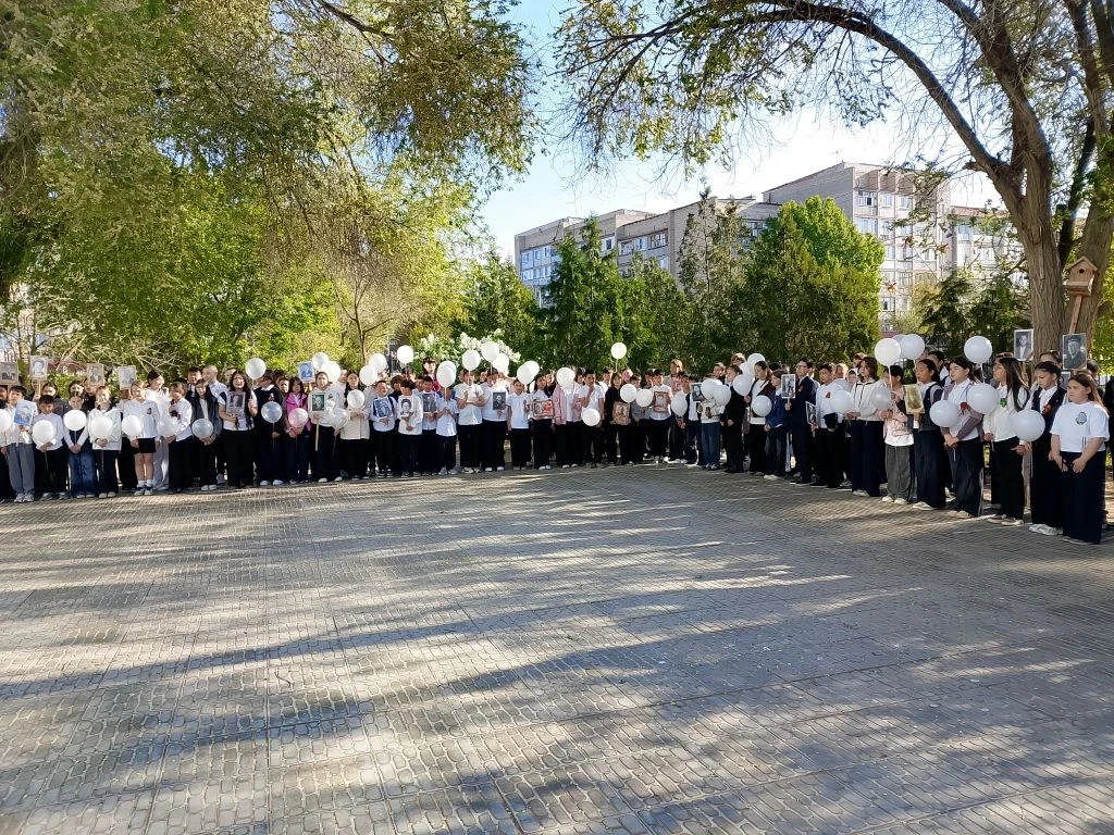 «Мы помним! Мы гордимся!»  🇷🇺 В понедельник в нашей школе состоялся торжественный митинг, посвященны