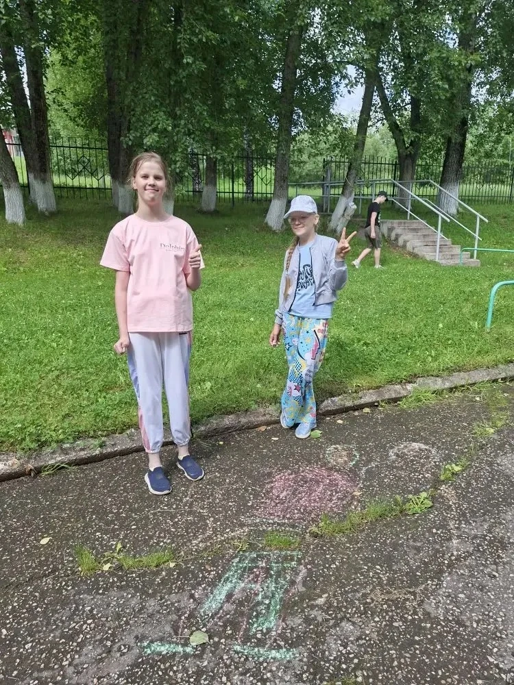 🎨 В нашем школьном ДОЛ прошло отрядное дело «Я и моя тень»!

Ребята с большим энтузиазмом приняли у