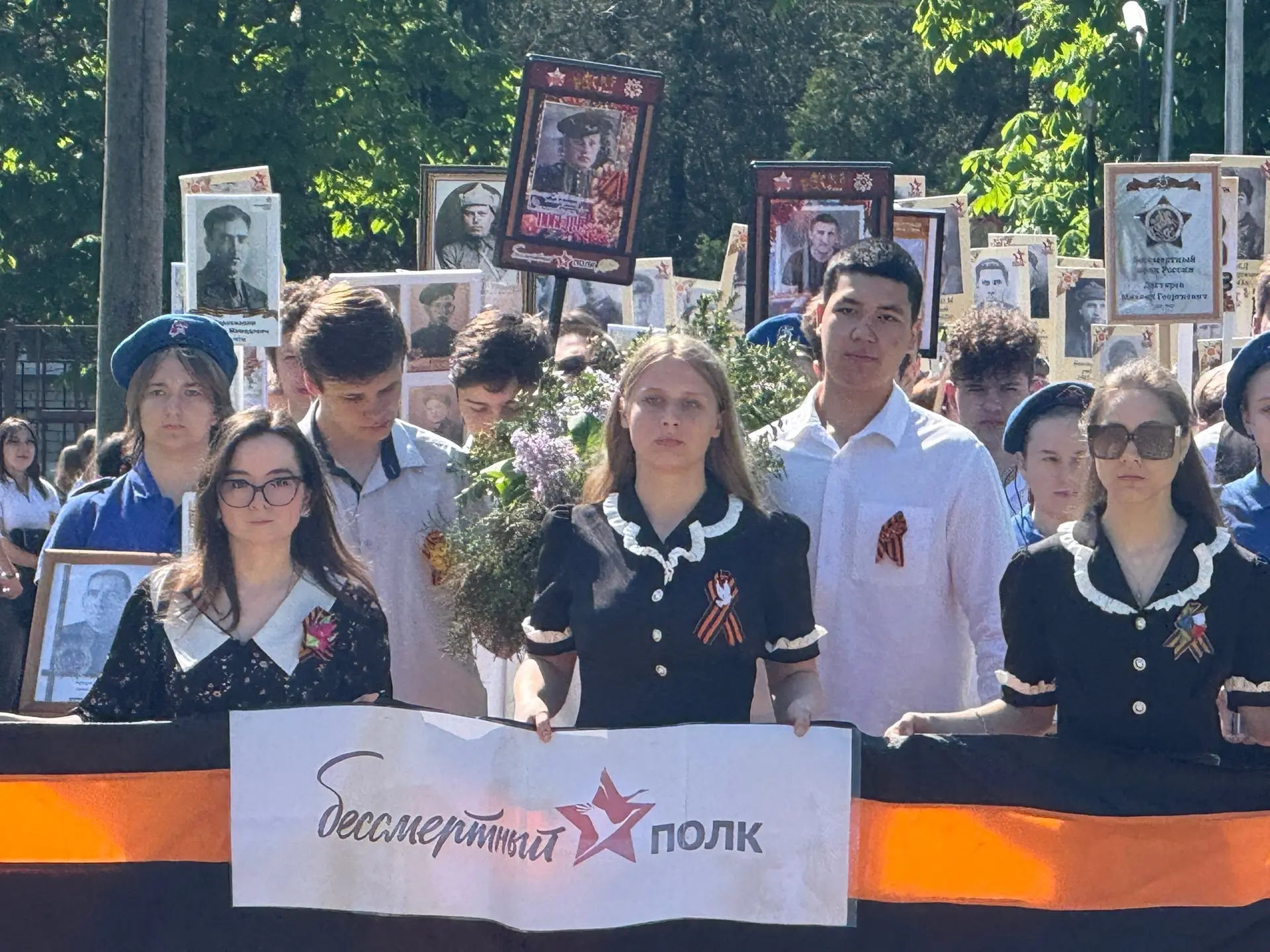 🕊️ Сегодня наши ученики стали частью великой традиции — шествия «Бессмертного полка».🕊️