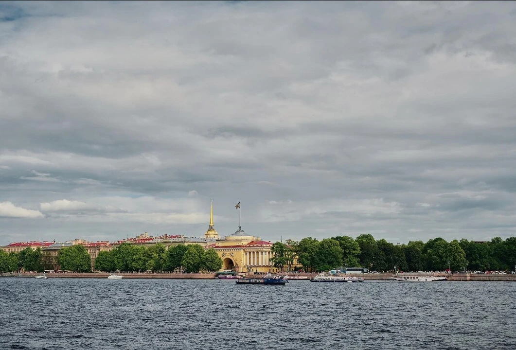🎉 С праздником, петербуржцы, ленинградцы и жители Васильевского острова!
